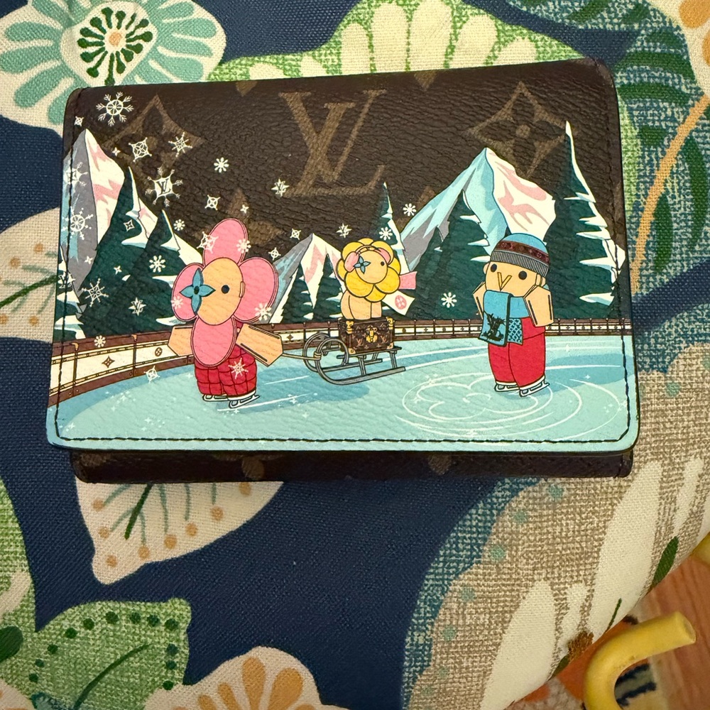 Louis Vuitton Authentic Rare Animation Xmas Vivienne Victorine Wallet Gorgeous - Picture 4 of 6
